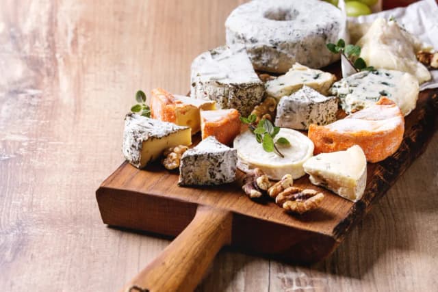 Czy pies może jeść ser? Dowiedz się, jakie sery są bezpieczne dla psa Czy pies może jeść ser? Dowiedz się, jakie sery są bezpieczne dla psa